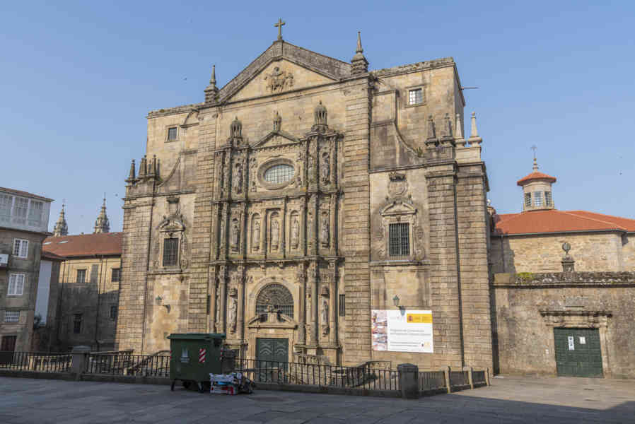 A Coruña 035 - Santiago de Compostela - iglesia de San Martiño Pinario.jpg